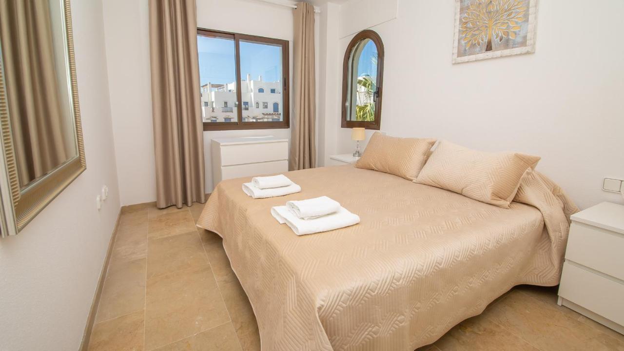 Lovely 2-Bed Apartment in Marina de la Duquesa Castillo de Sabinillas Exterior foto
